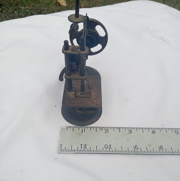 Antique Child Sewing Machine - Picture 9 of 9
